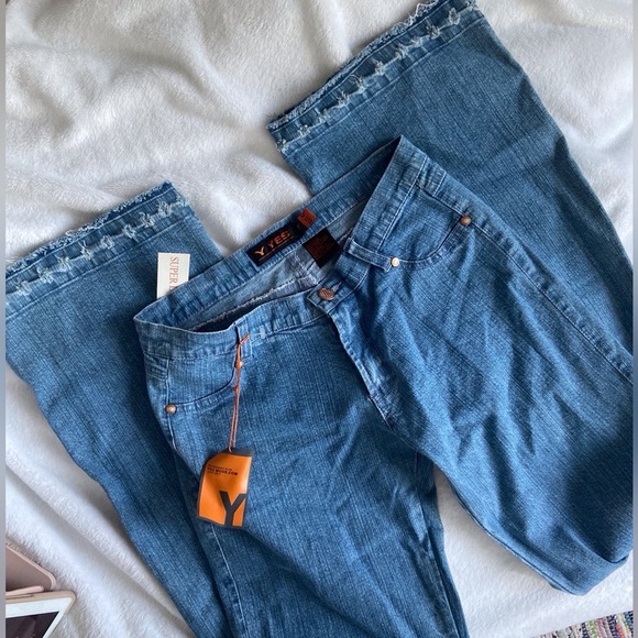 NWT 00s Embroidered Jeans (7) - Picture 2 of 9